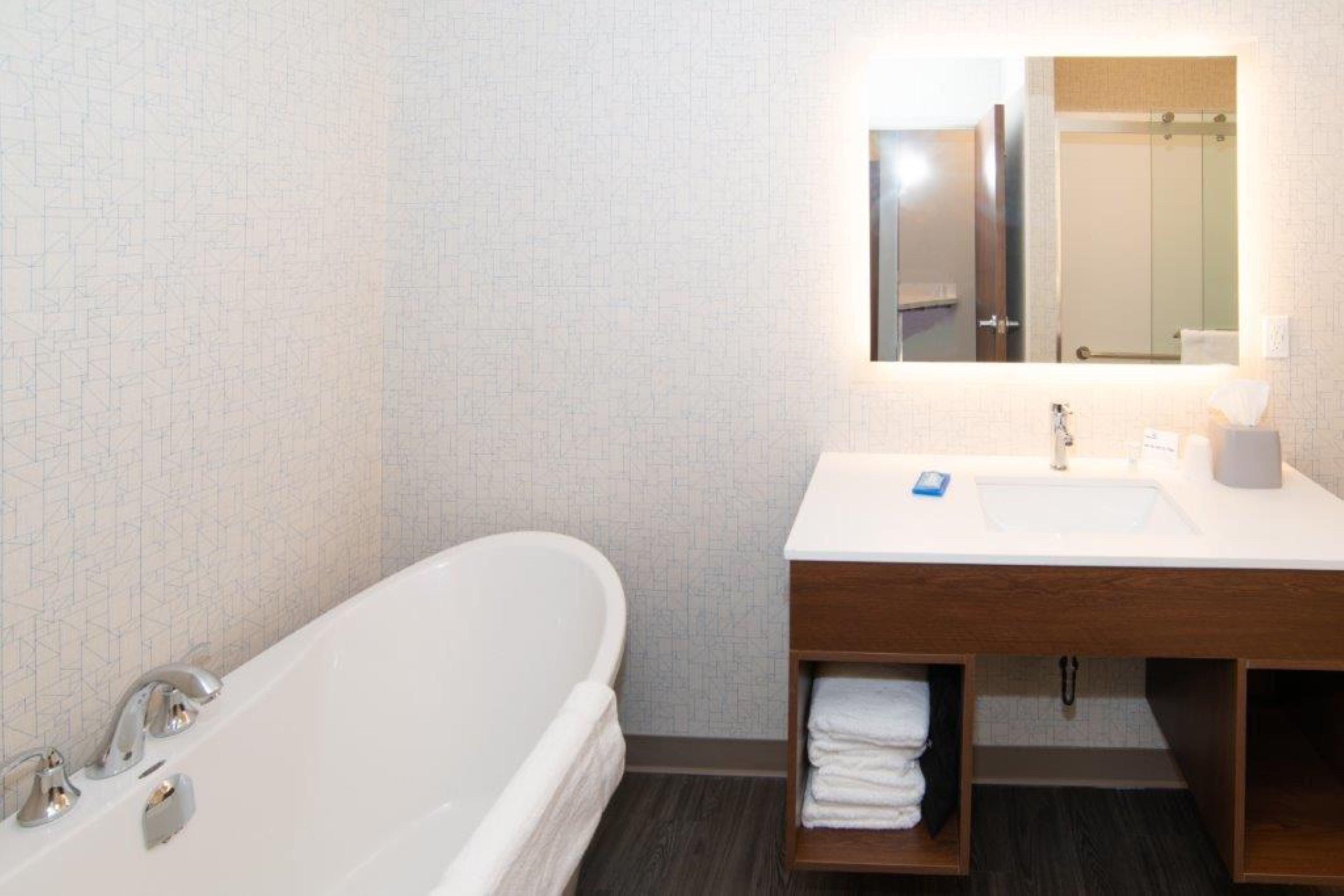 Holiday Inn Express & Suites - North Battleford By Ihg Exterior foto