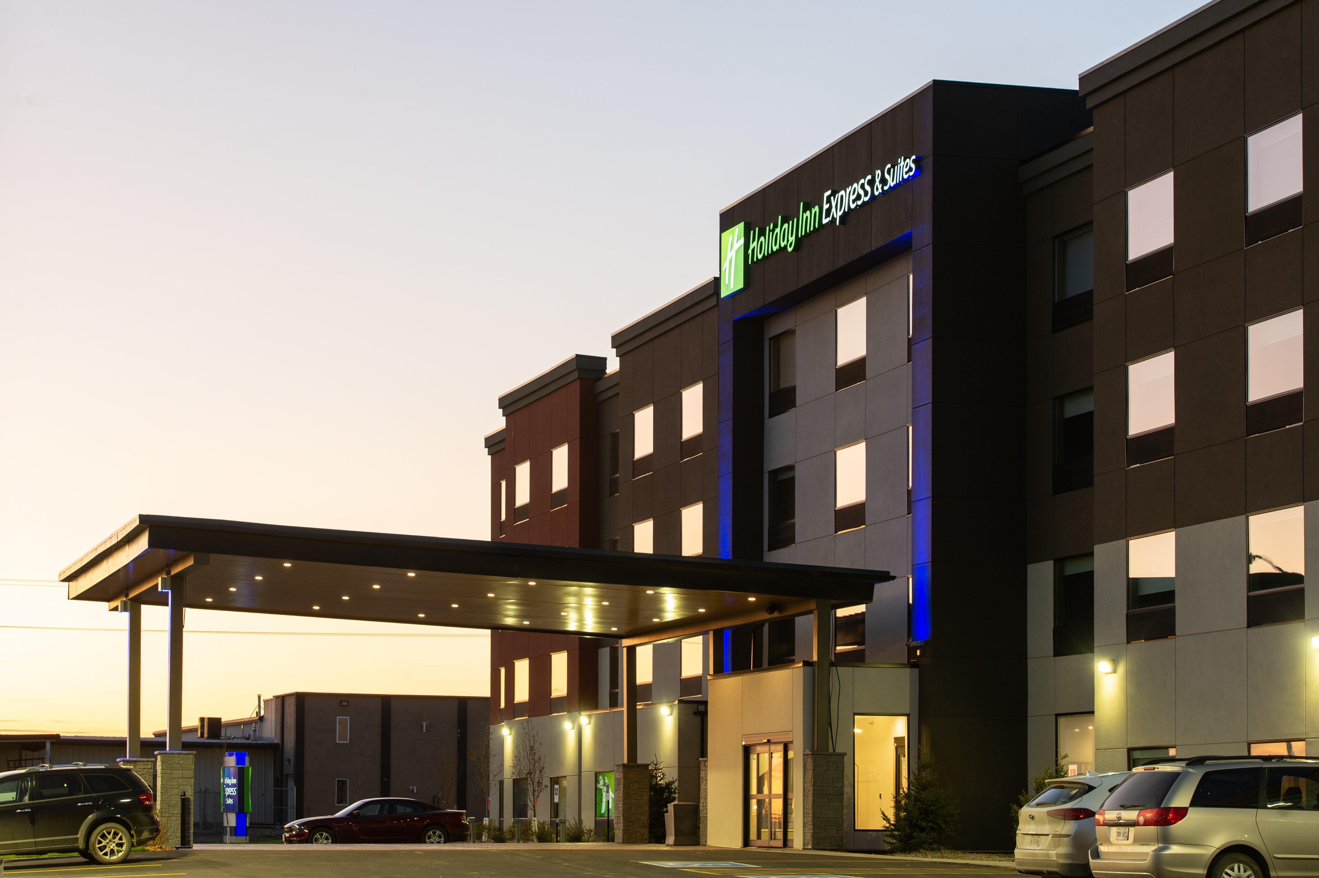 Holiday Inn Express & Suites - North Battleford By Ihg Exterior foto