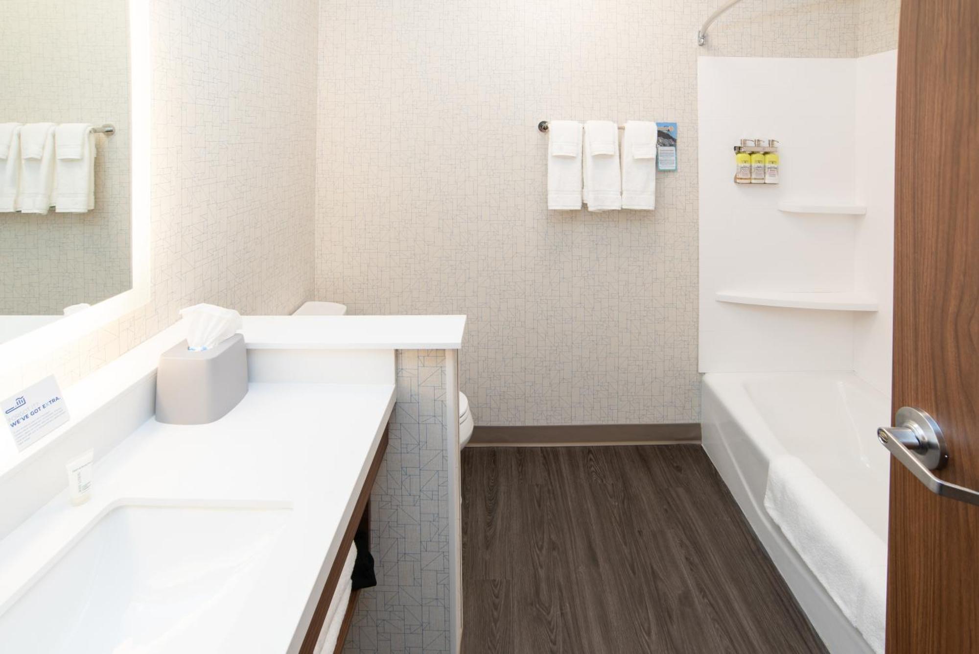 Holiday Inn Express & Suites - North Battleford By Ihg Exterior foto